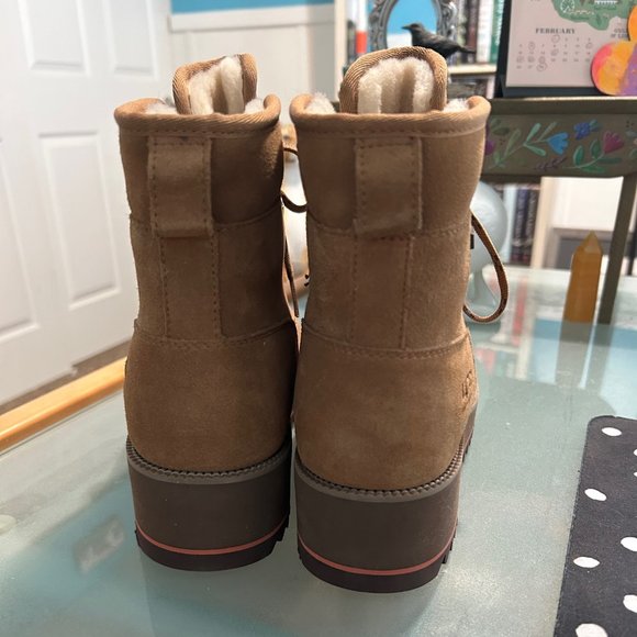 NWT UGG Waterproof Boots - Size 7 1/2 - Picture 3 of 6